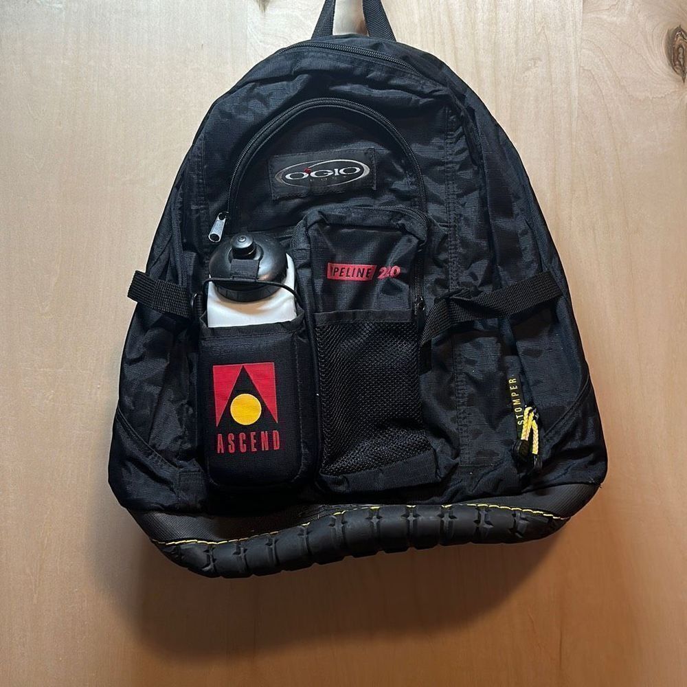 Vintage IGIO Backpack Pipeline 2.0 Hiking/Commuting Backpack w/ Water bottle